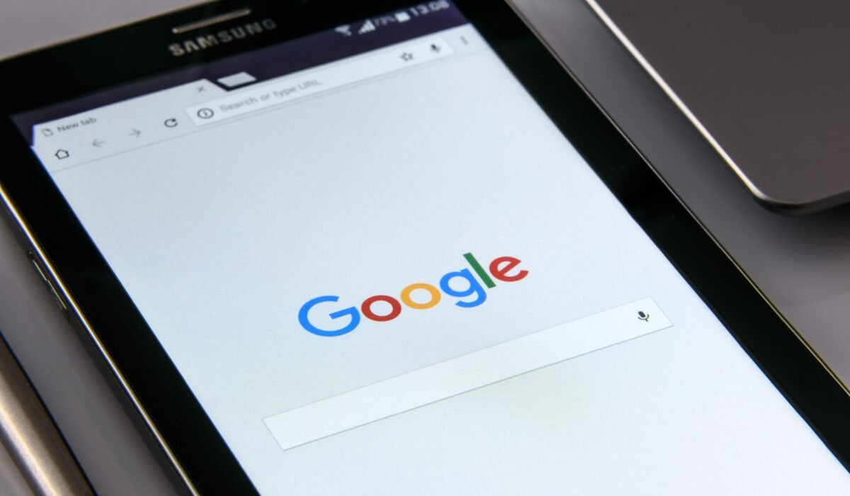 Google Flights complete guide — Google Flights Complete Guide: Find & Book Cheap Flights — Photo by AS Photography on Pexels