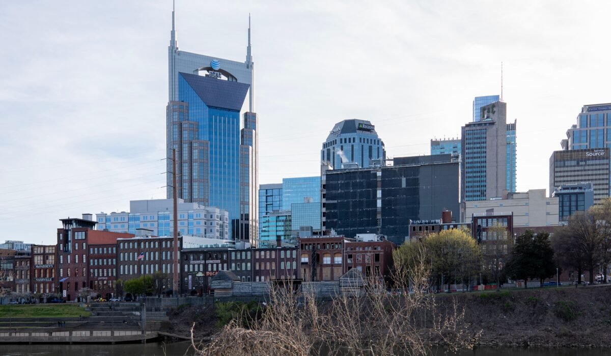 Cheap Flights to Nashville — Cheap Flights to Nashville: Smart Booking Guide — Photo by MINEIA MARTINS on Pexels
