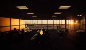 Long Layover Survival Guide — Long Layover Survival Guide: Master Your Airport Wait — Photo by K on Pexels