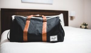unplanned overnight layover tips — Unplanned Overnight Layover Tips: Your Comfort Guide — Photo by Erik Mclean on Pexels