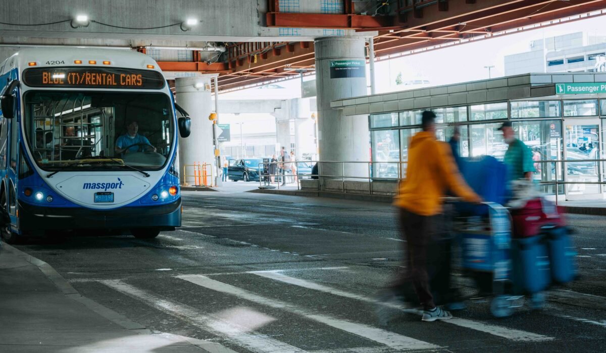 airport shuttle services explained β Airport Shuttle Services Explained: Your Stress-Free Guide β Photo by Diogo Miranda on Pexels