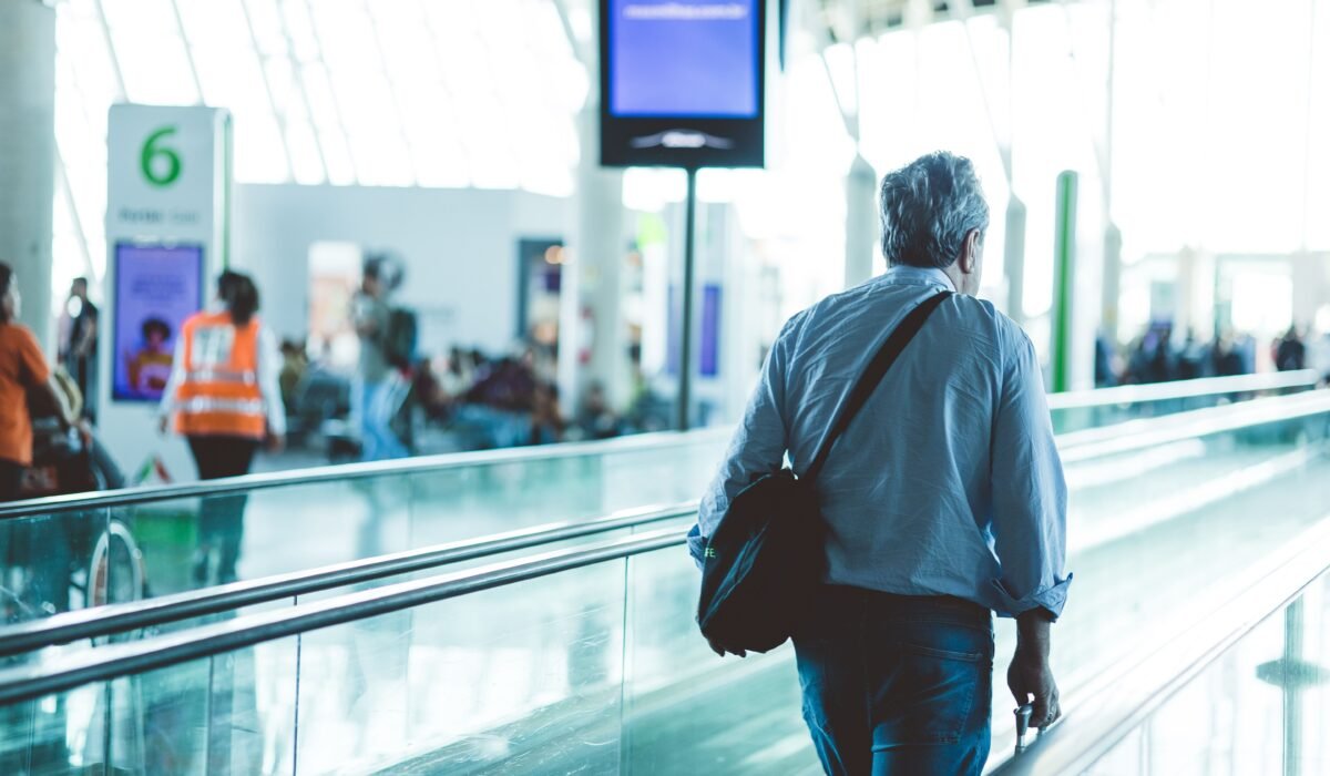 complete domestic flight guide — Complete Domestic Flight Guide: Stress-Free U.S. Travel — Photo by Rafael Rodrigues on Pexels