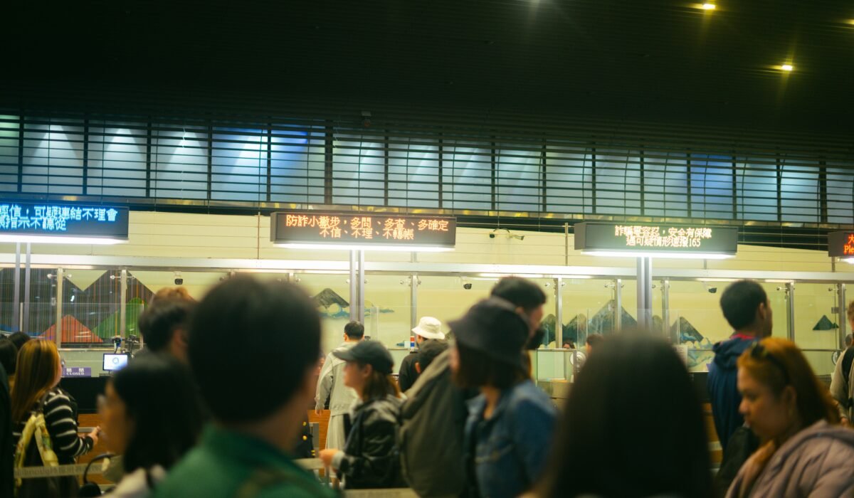 customs clearance guide for travelers — Customs Clearance Guide for Travelers: Your Ultimate Handbook — Photo by Kenneth Surillo on Pexels