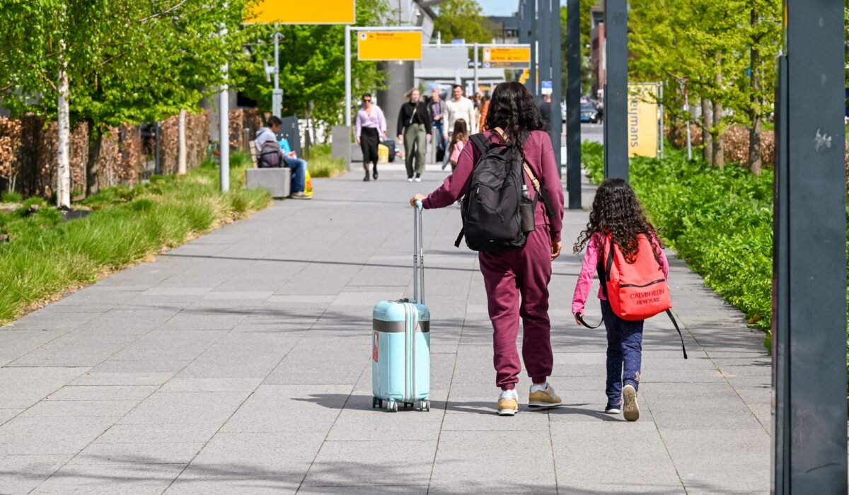 how to book cheap flights for families — How to Book Cheap Flights for Families: Smart Guide — Photo by Lorna Pauli on Pexels