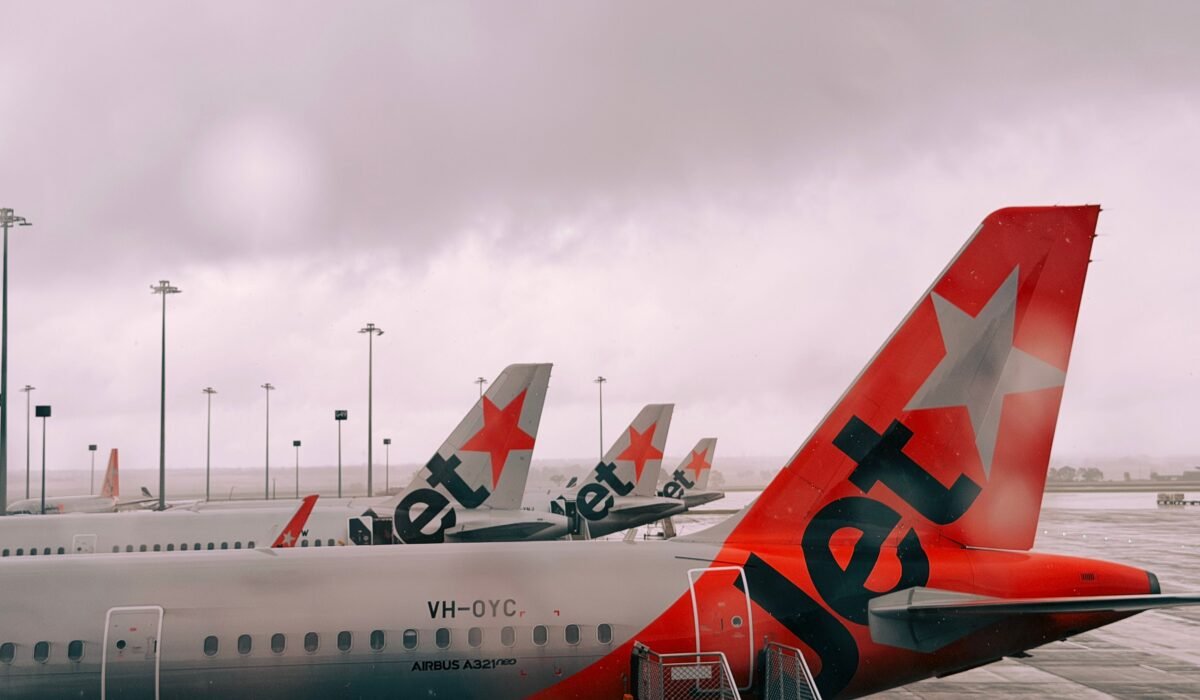 How to Book Group Flights — How to Book Group Flights: A US Expert Guide — Photo by Josh Withers on Pexels