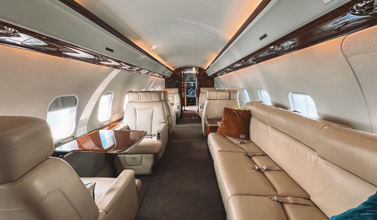 Luxury Air Travel Guide — Luxury Air Travel Guide: The Ultimate Practical Journey — Photo by Katie Cerami on Pexels