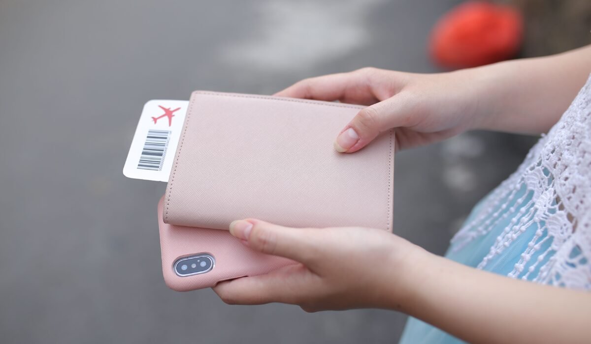 Boarding pass download guide — Boarding Pass Download Guide: Digital & Print Options — Photo by Thiếu Quân Võ Vũ on Pexels