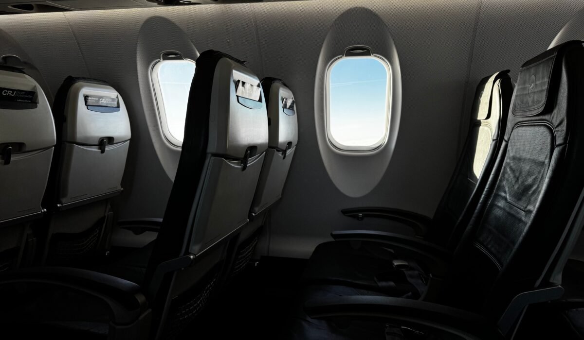 USA Airlines Basic Economy Guide — USA Airlines Basic Economy Guide: Navigate & Save — Photo by Thomas on Pexels