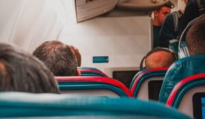 USA airline onboard amenities guide — USA Airline Onboard Amenities Guide: Maximize Your Flight — Photo by Dylan Bueltel on Pexels