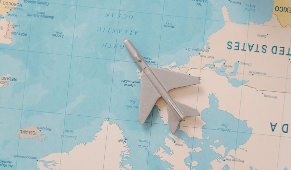 USA airline route networks guide — USA Airline Route Networks Guide: Connecting Cities & Hubs — Photo by Tima Miroshnichenko on Pexels