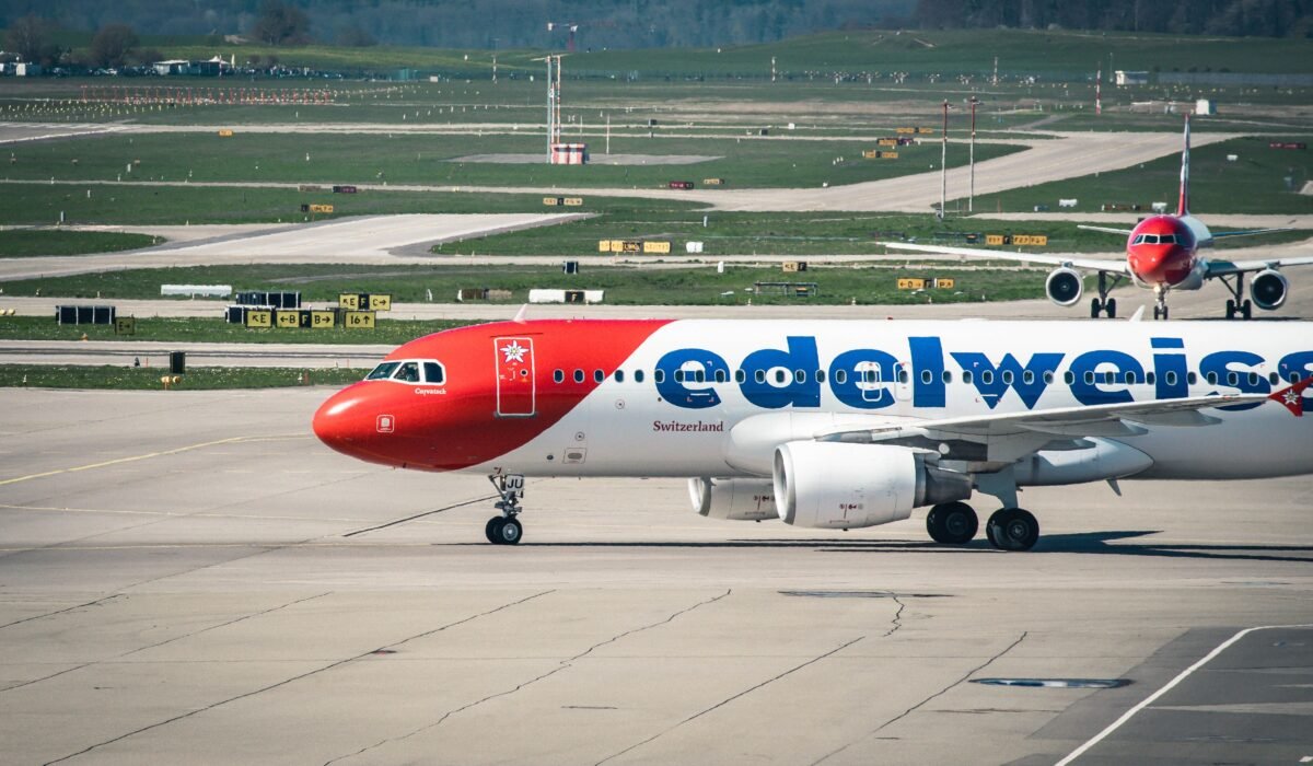 USA airline schedule change rights — USA Airline Schedule Change Rights: Maximize Your Options — Photo by Louis on Pexels