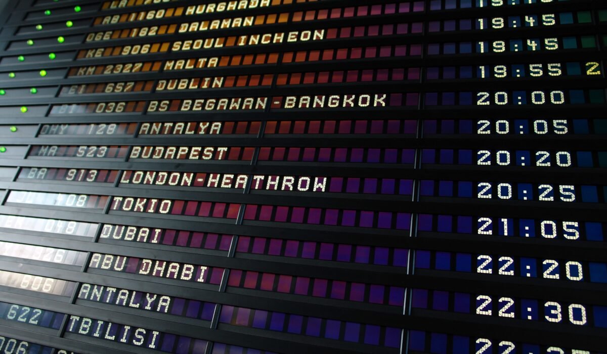 USA airline flight change policies — USA Airline Flight Change Policies: New Rules & How To Avoid Fees — Photo by Bor Jinson on Pexels