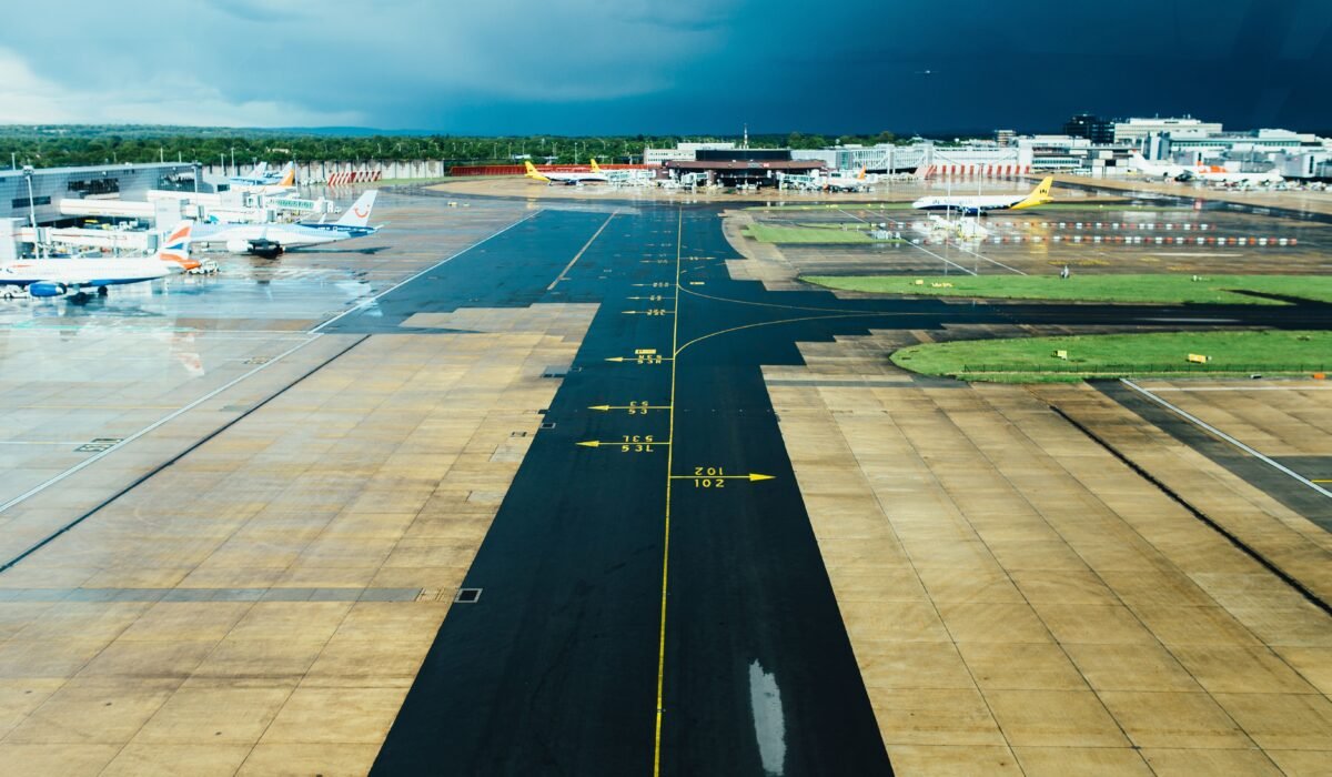 USA flight delays bad weather — USA Flight Delays Bad Weather: Navigate Disruptions & Refunds — Photo by Negative Space on Pexels