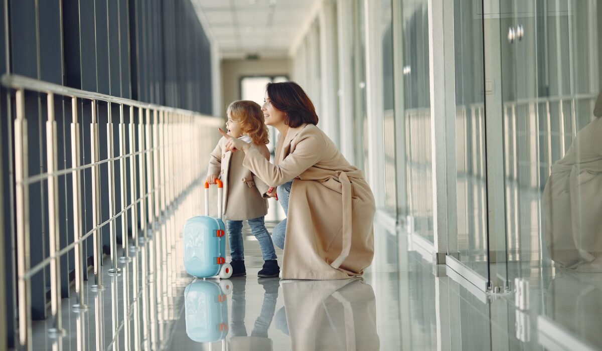 USA airline unaccompanied minor policies — USA Airline Unaccompanied Minor Policies: A Parent's Guide — Photo by Gustavo Fring on Pexels