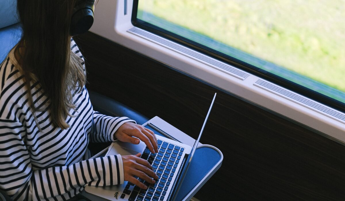 best airlines for flexible travel — Best Airlines for Flexible Travel: 2024 Guide — Photo by Anna Shvets on Pexels