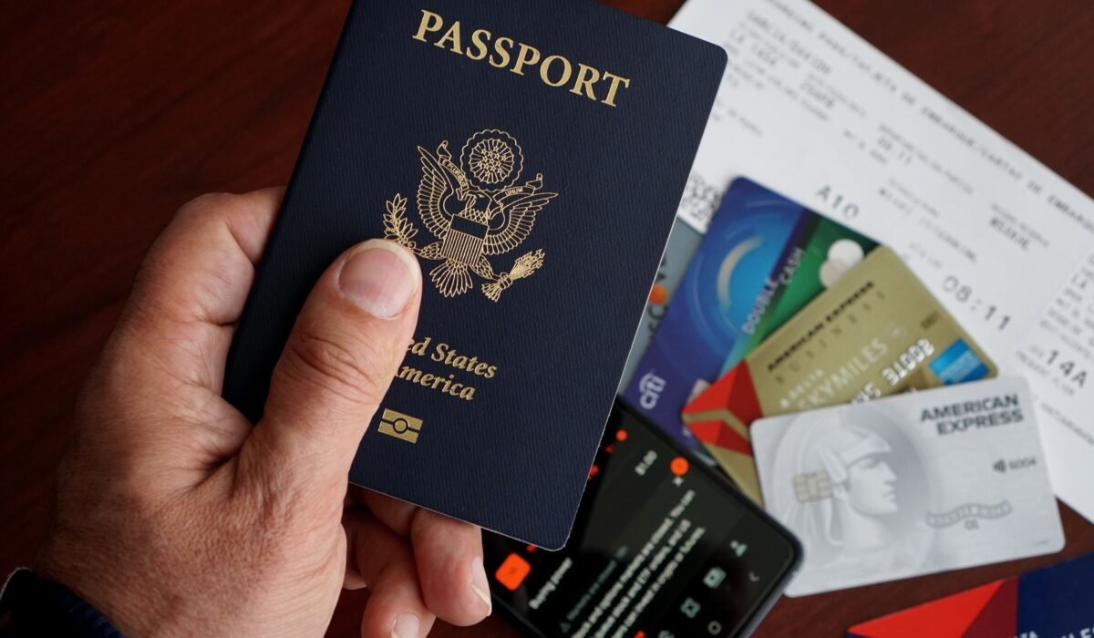 Flight Booking Checklist Before Payment — Flight Booking Checklist: Your Essential Pre-Payment Guide — Photo by DΛVΞ GΛRCIΛ on Pexels
