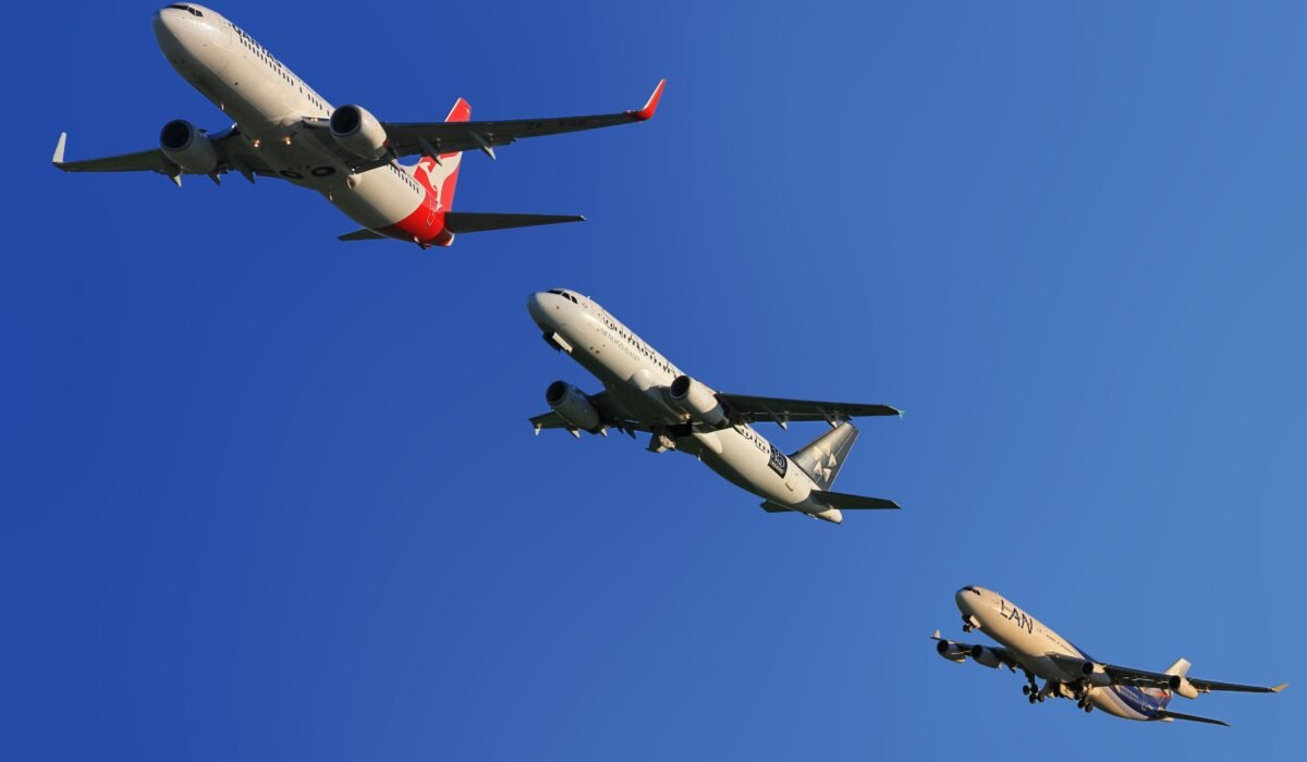 US airline flight change fees — US Airline Flight Change Fees: Compare Policies & Save — Photo by Pixabay on Pexels