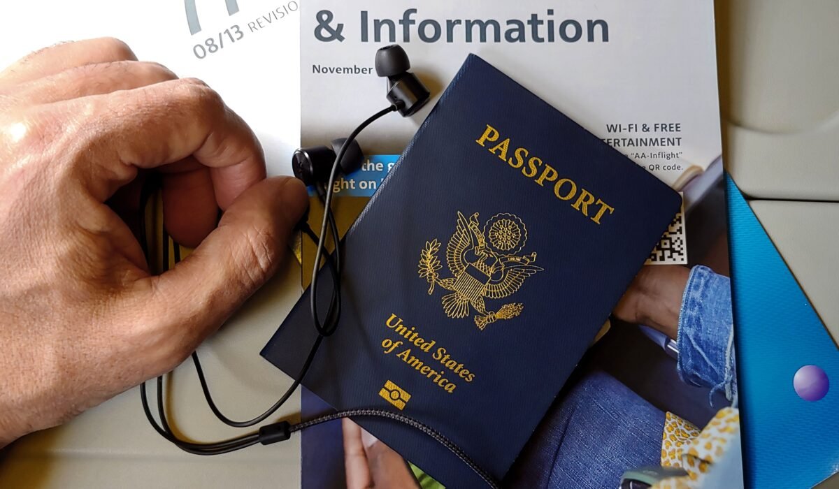 USA airline change fees avoid — USA Airline Change Fees: Avoid & Save on Flights — Photo by DΛVΞ GΛRCIΛ on Pexels