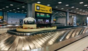 USA airline lost baggage compensation — USA Airline Lost Baggage: Compensation & Rights Guide — Photo by Markus Winkler on Pexels